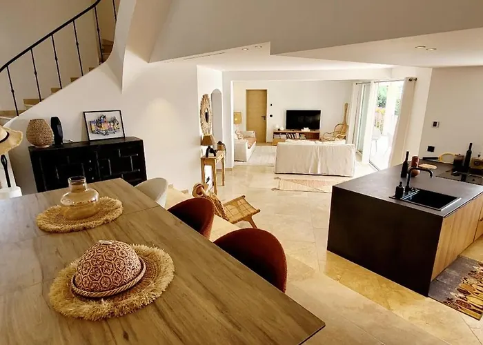 Будинок відпочинку 4p With Private Pool Near The Sea *