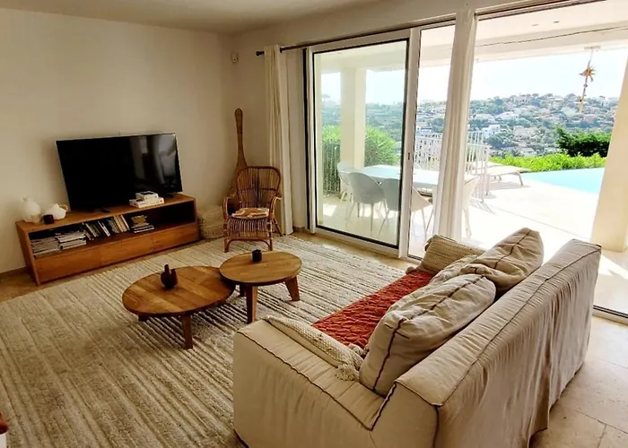 4p With Private Pool Near The Sea