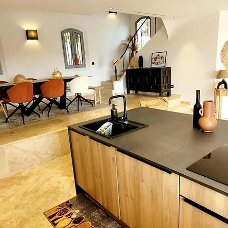 4p With Private Pool Near The Sea