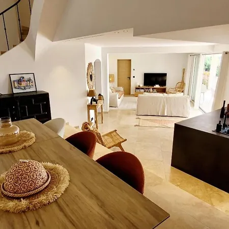 4p With Private Pool Near The Sea *