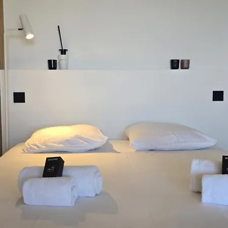 4p With Private Pool Near The Sea